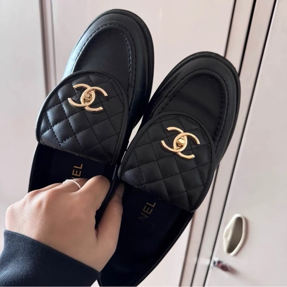 CHANEL Quilted Black Loafers with Gold Emblem - Picture 1 of 4